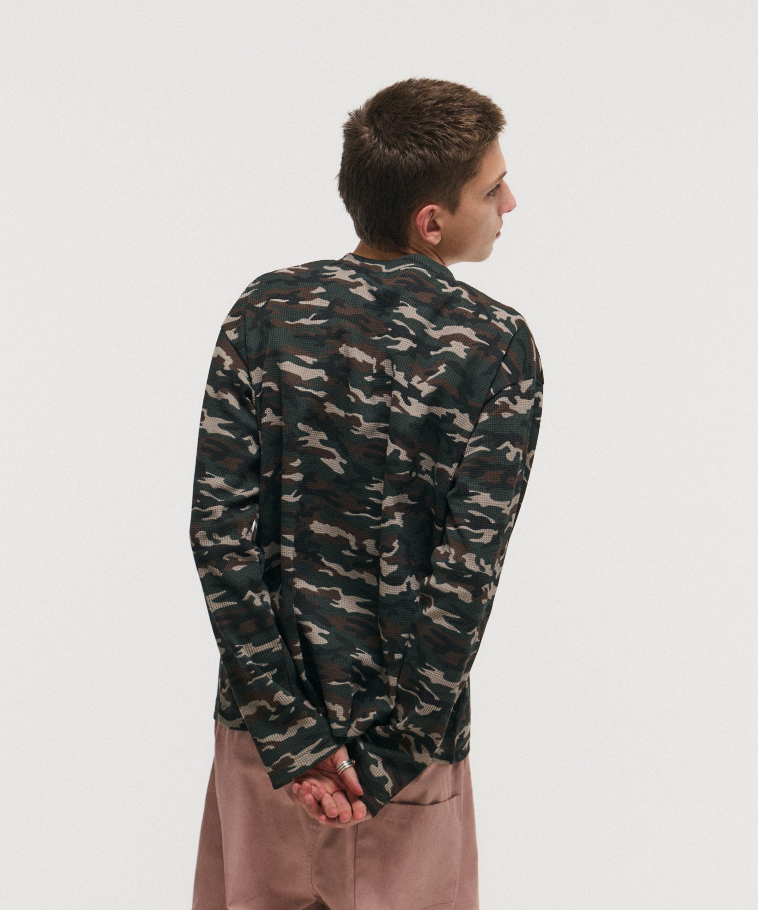 HENLEY CAMO WAFFLE LONG-SLEEVE TEE / カモ総柄ヘンリーネックサーマルロンT