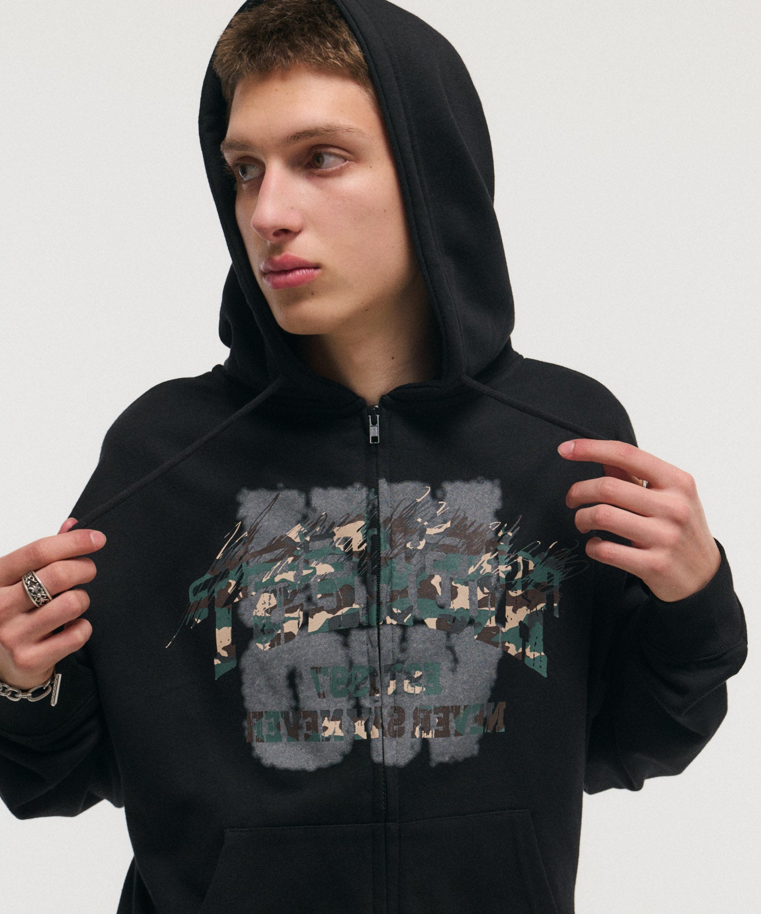 CRASH LOGO GRAPHIC PULLOVER SWEATSHIRT / クラッシュロゴグラフィックプルオーバースウェットシャツ