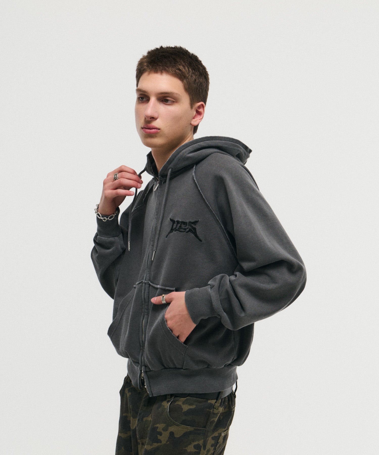 "ILL'S" LOGO Embroidery FULL ZIP HOODIE / "ILL'S" LOGO刺繍フルジップフーディー