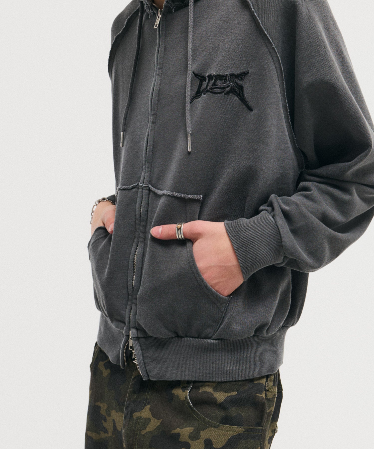 "ILL'S" LOGO Embroidery FULL ZIP HOODIE / "ILL'S" LOGO刺繍フルジップフーディー