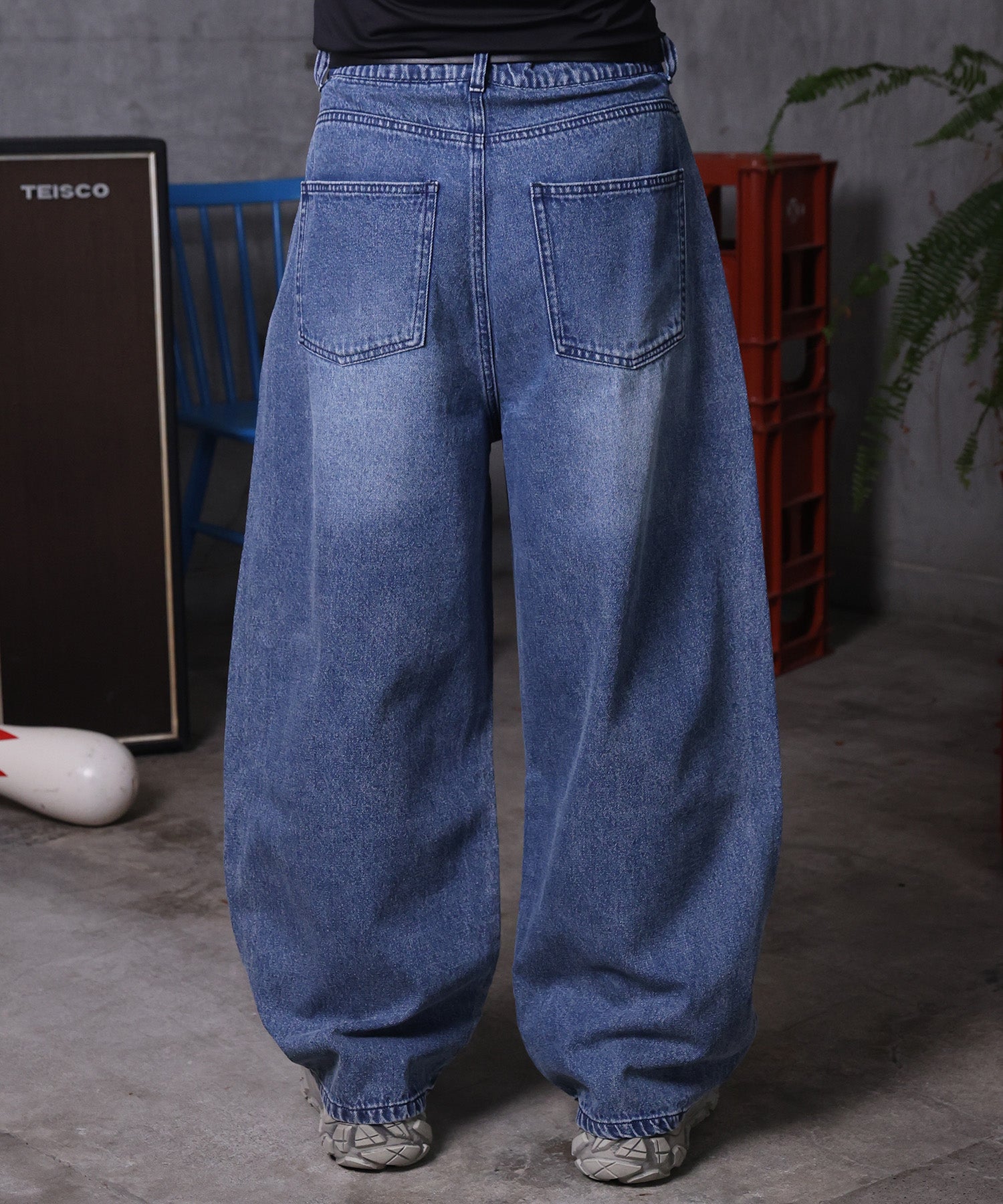 バレルレッグ ウォッシュ デニムパンツ