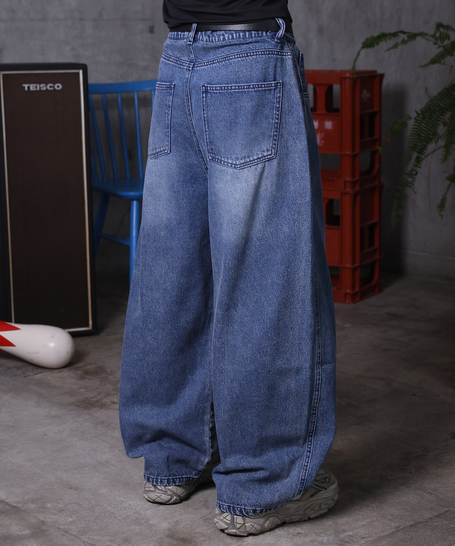 バレルレッグ ウォッシュ デニムパンツ