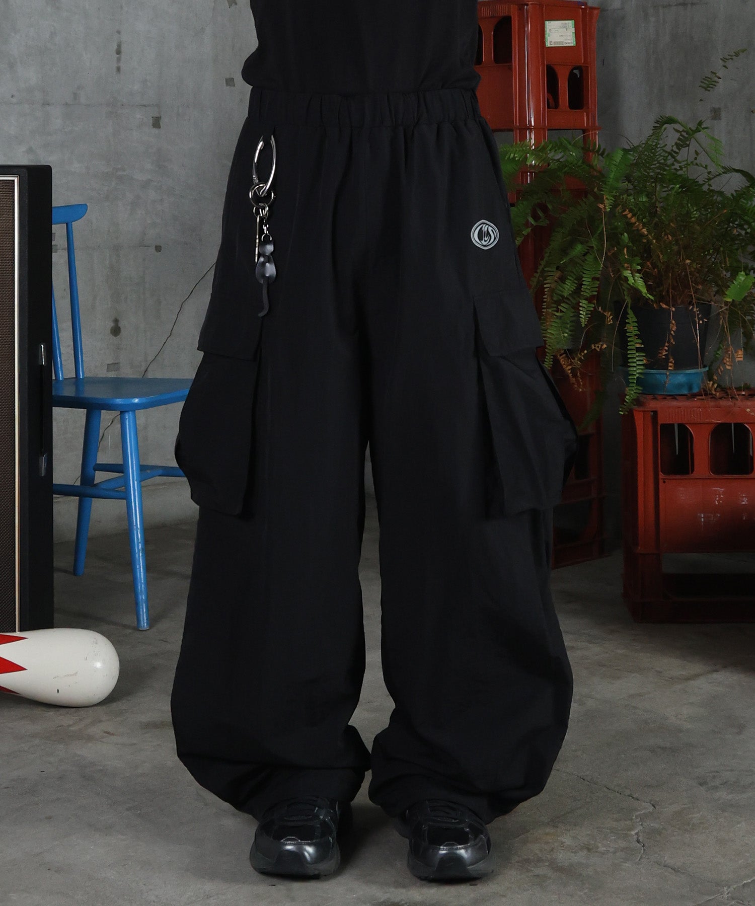 キーリングループ ワンポイント ナイロンワイドカーゴパンツ