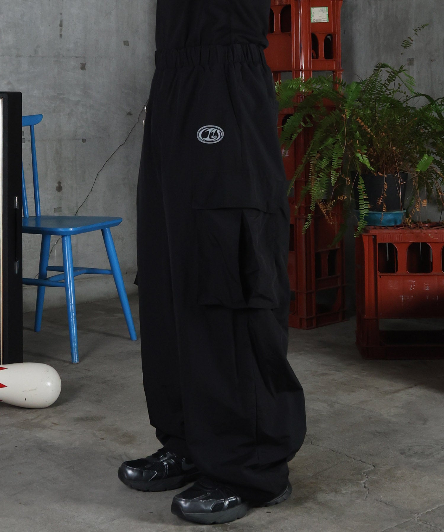 キーリングループ ワンポイント ナイロンワイドカーゴパンツ