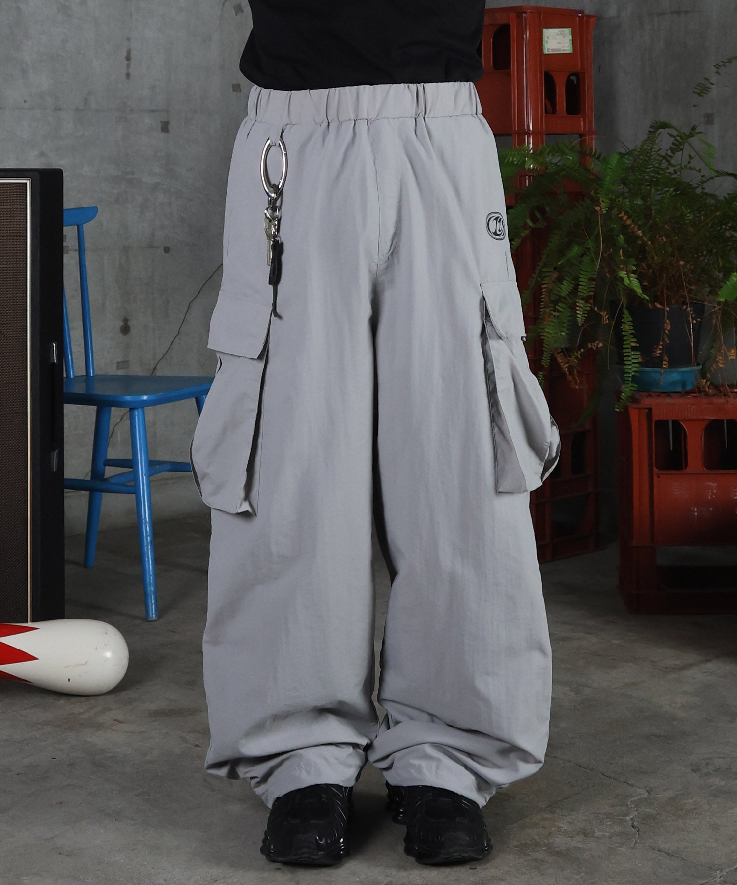 キーリングループ ワンポイント ナイロンワイドカーゴパンツ