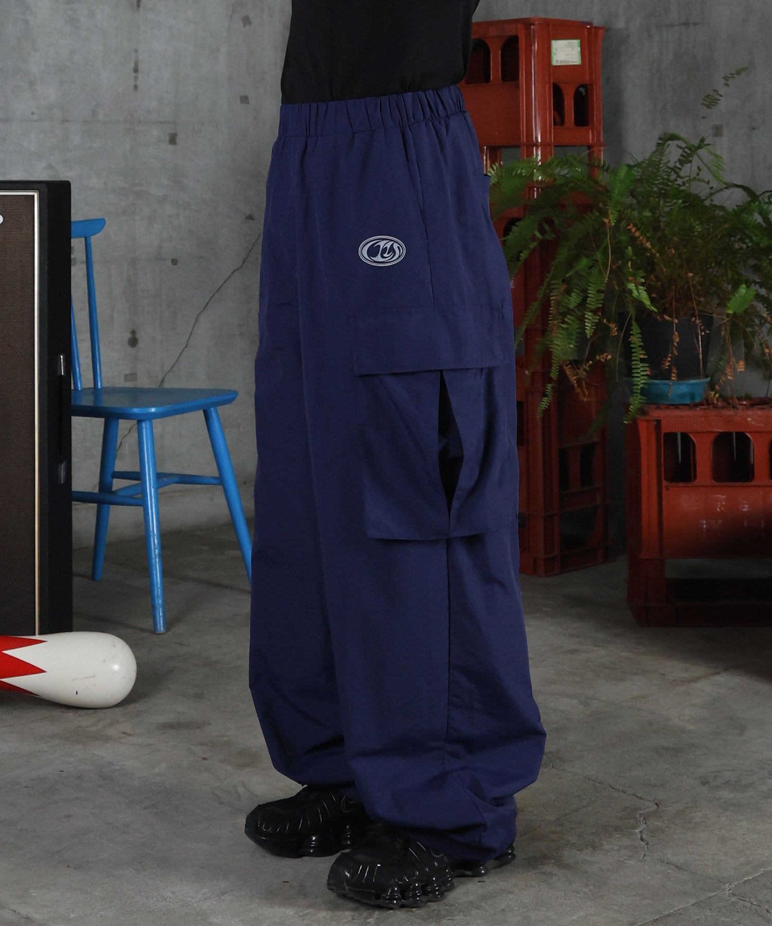 キーリングループ ワンポイント ナイロンワイドカーゴパンツ