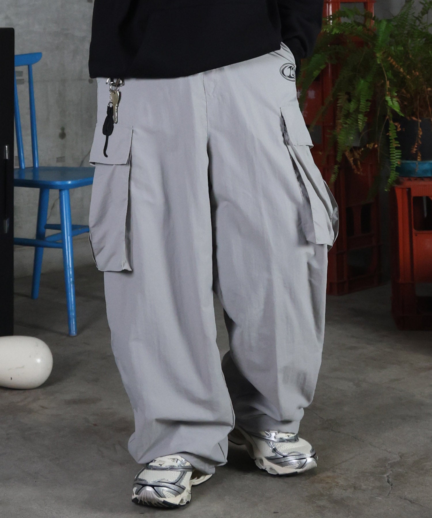 キーリングループ ワンポイント ナイロンワイドカーゴパンツ