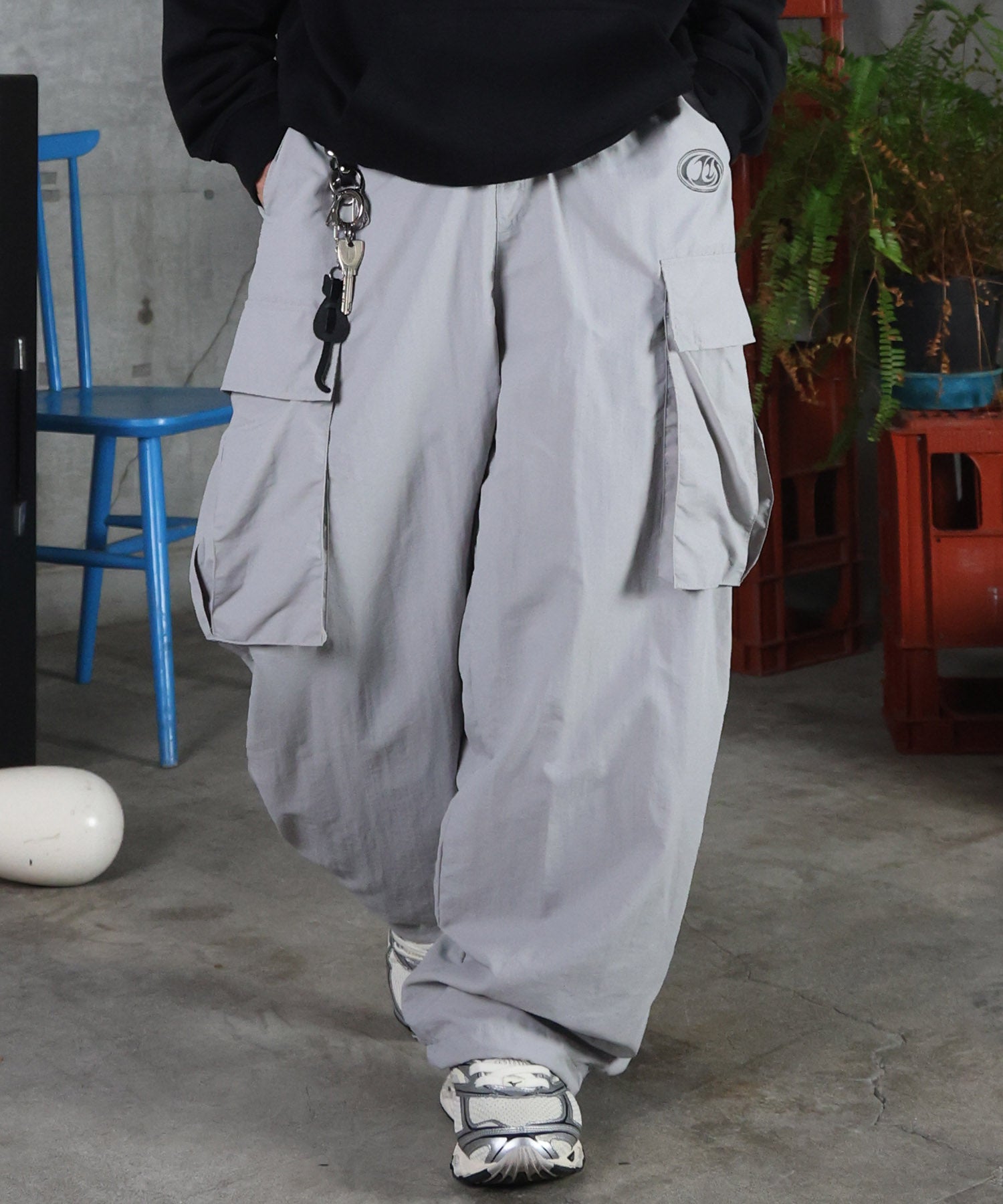 キーリングループ ワンポイント ナイロンワイドカーゴパンツ