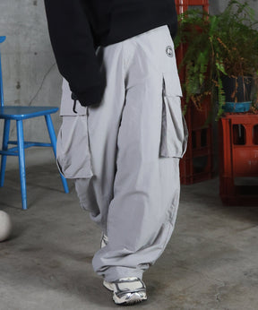 キーリングループ ワンポイント ナイロンワイドカーゴパンツ