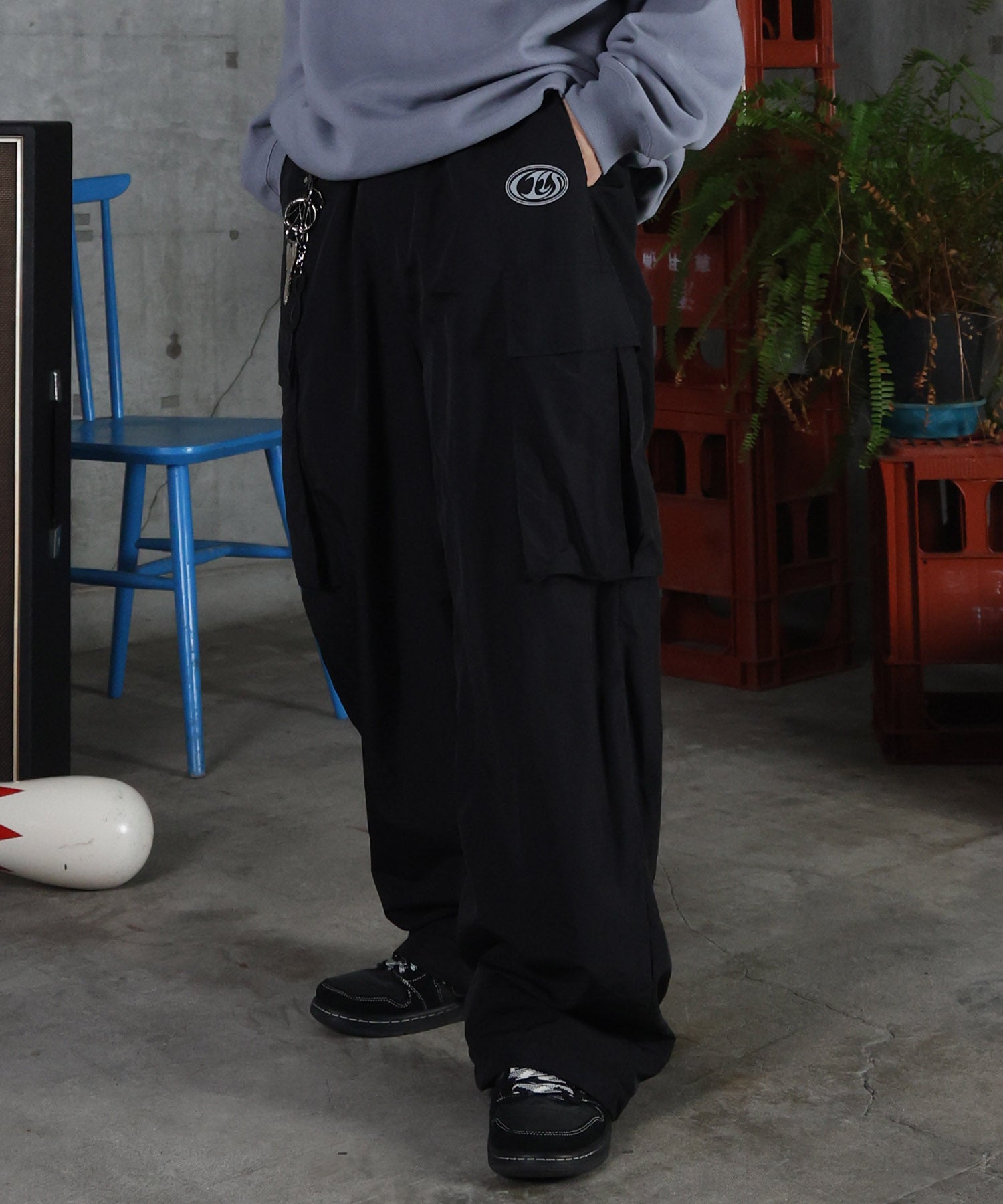 キーリングループ ワンポイント ナイロンワイドカーゴパンツ