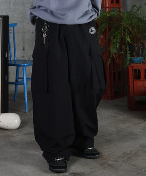 キーリングループ ワンポイント ナイロンワイドカーゴパンツ