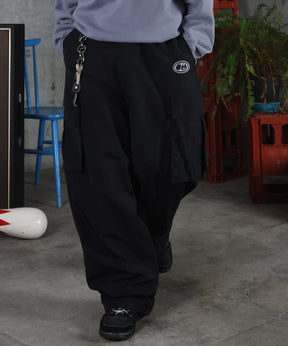 キーリングループ ワンポイント ナイロンワイドカーゴパンツ