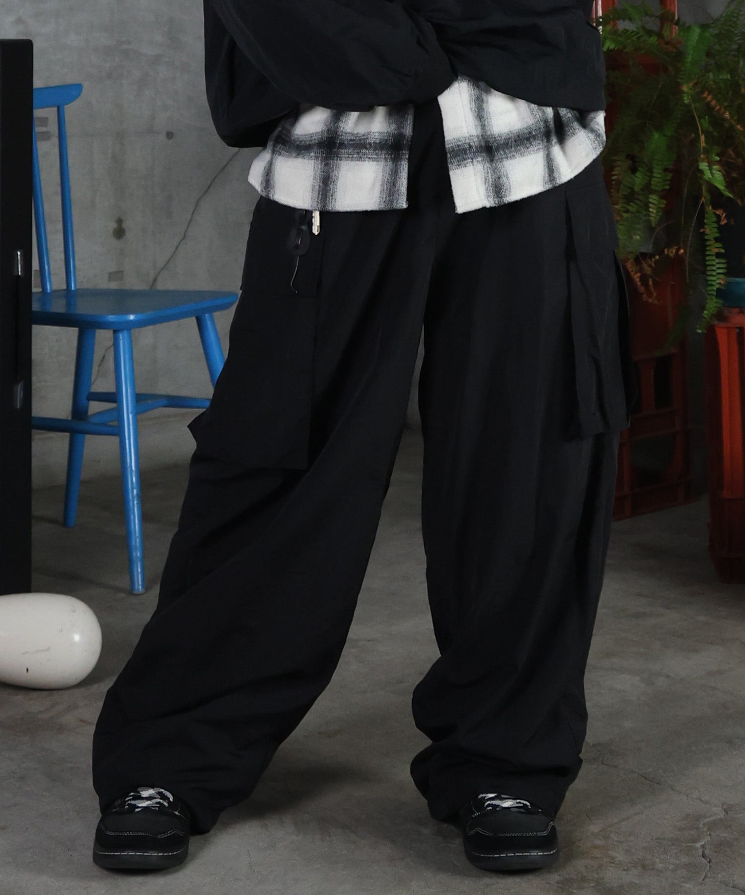 キーリングループ ワンポイント ナイロンワイドカーゴパンツ