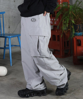 キーリングループ ワンポイント ナイロンワイドカーゴパンツ