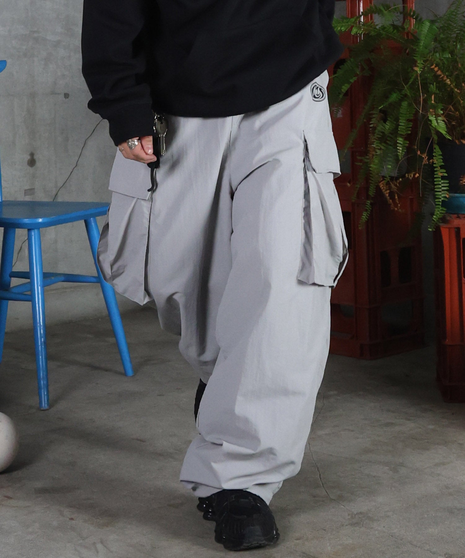 キーリングループ ワンポイント ナイロンワイドカーゴパンツ