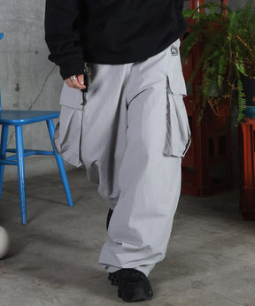 キーリングループ ワンポイント ナイロンワイドカーゴパンツ