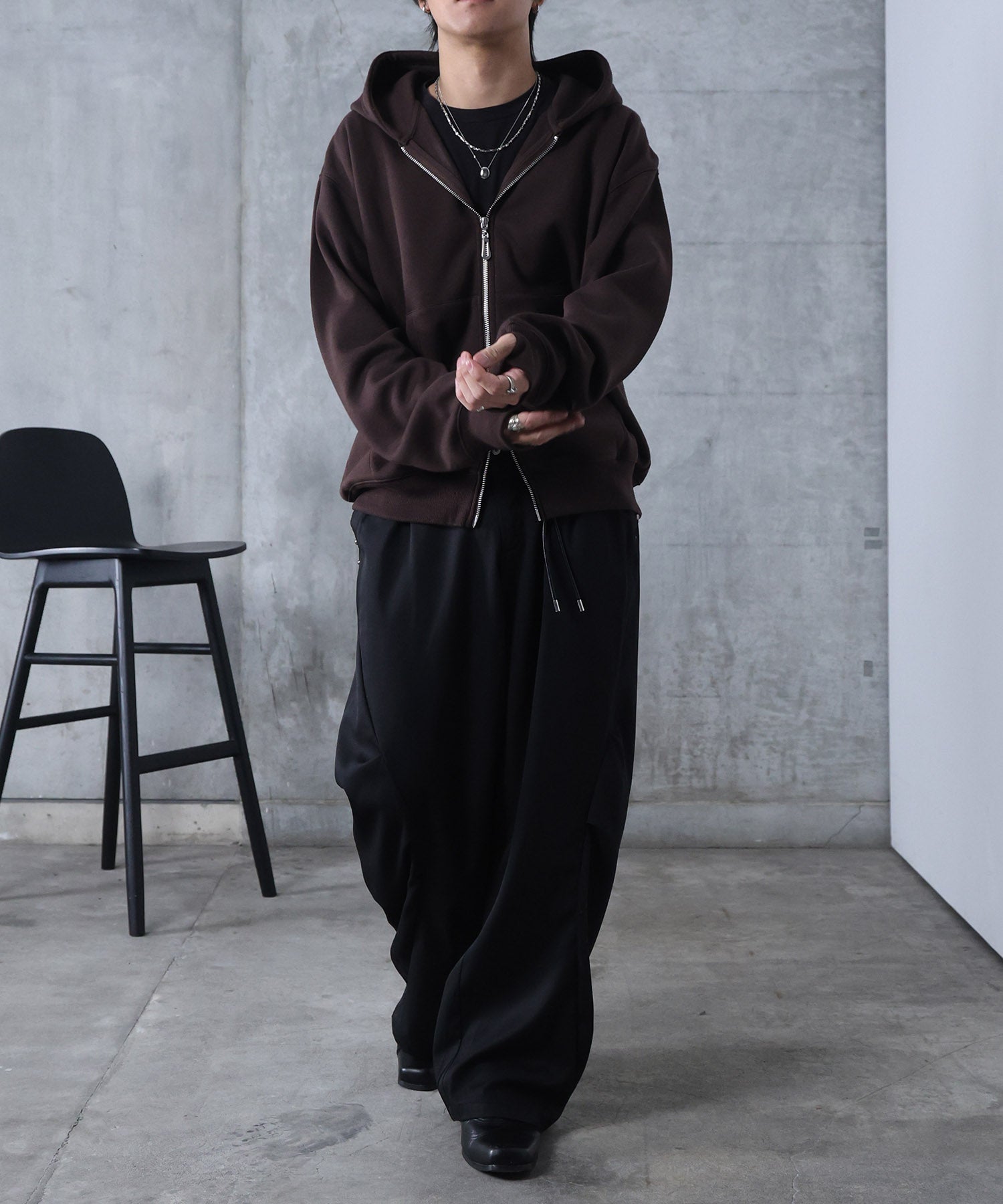 スラックス スタッズ カーブパンツ