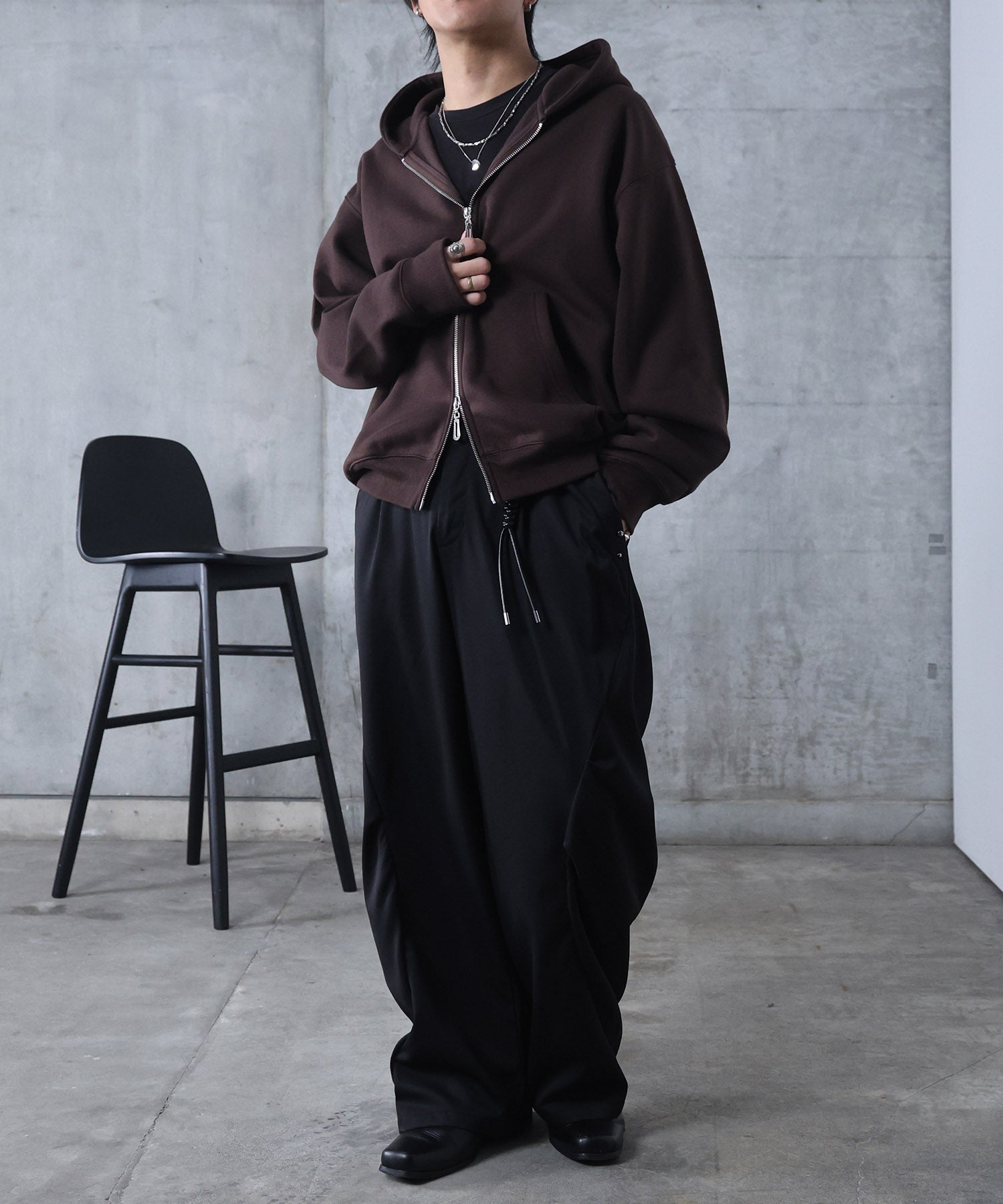 スラックス スタッズ カーブパンツ