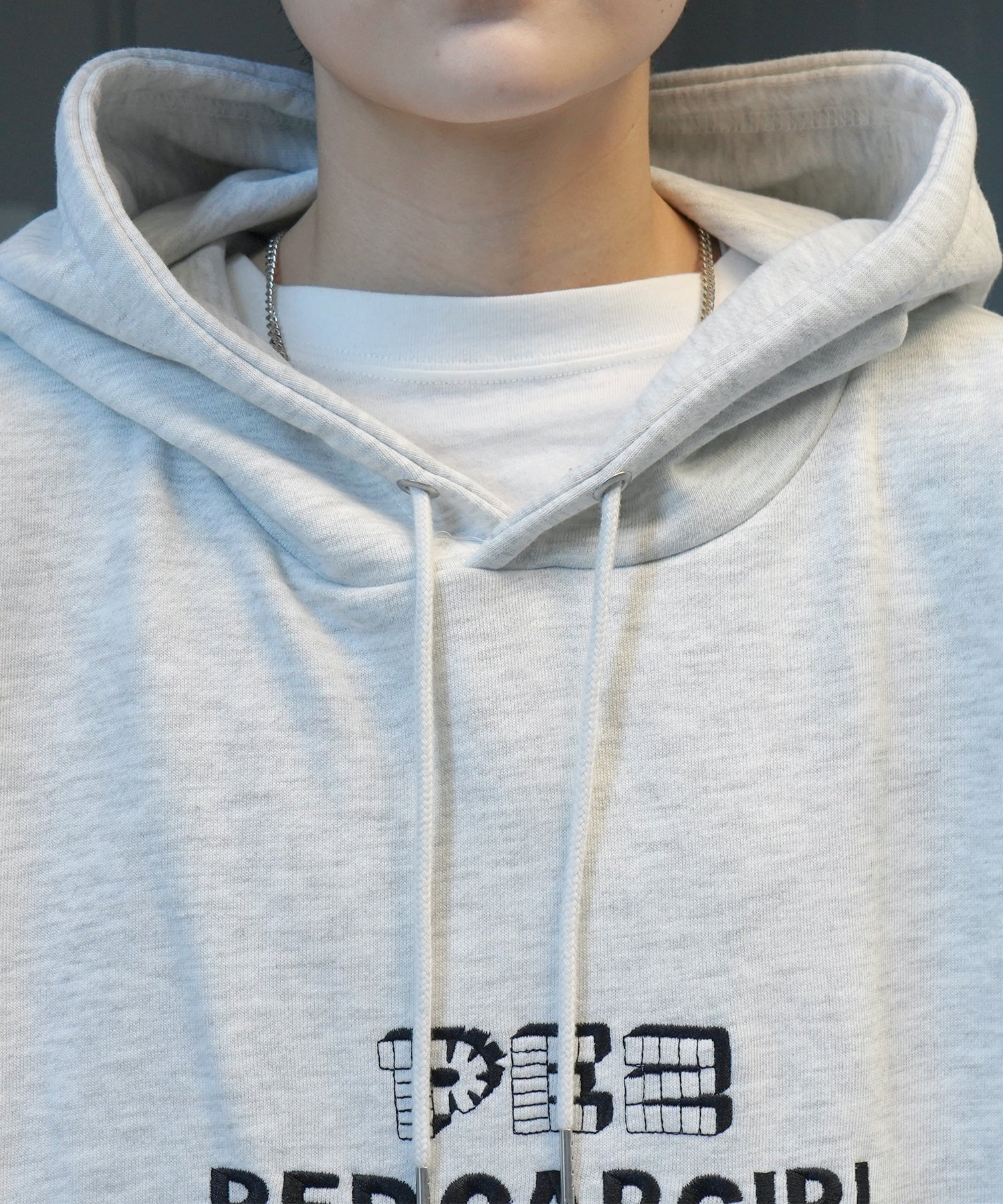 【PEZ × RED CAP GIRL】コラボ 24SS ビッグシルエット フロントプリントロゴ刺繍 プルオーバーパーカー