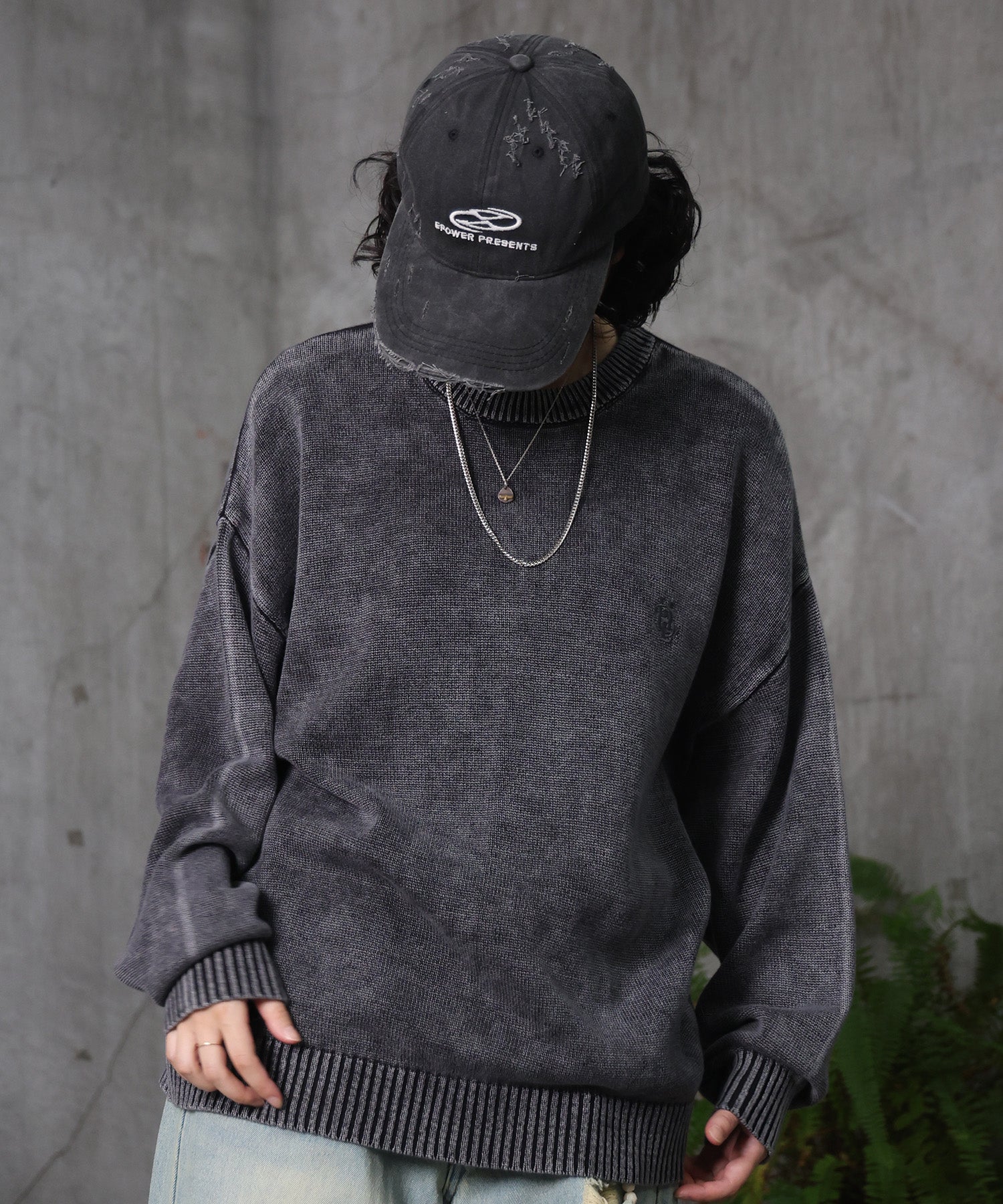 ヴィンテージライク ピグメント加工 ビッグシルエット ワンポイント刺繍 レトロプルオーバーニット