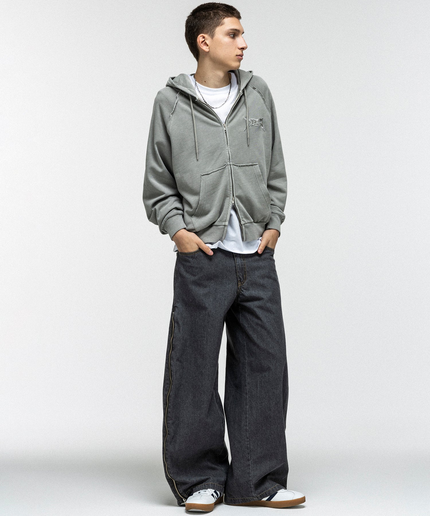 "ILL'S" LOGO Embroidery FULL ZIP HOODIE / "ILL'S" LOGO刺繍フルジップフーディー