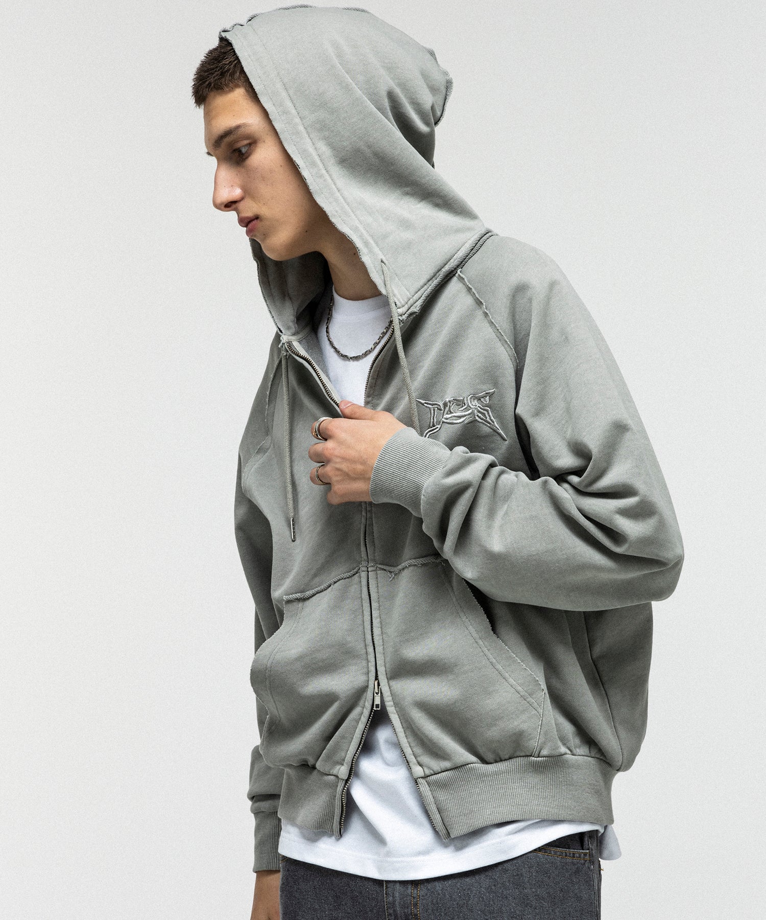 "ILL'S" LOGO Embroidery FULL ZIP HOODIE / "ILL'S" LOGO刺繍フルジップフーディー
