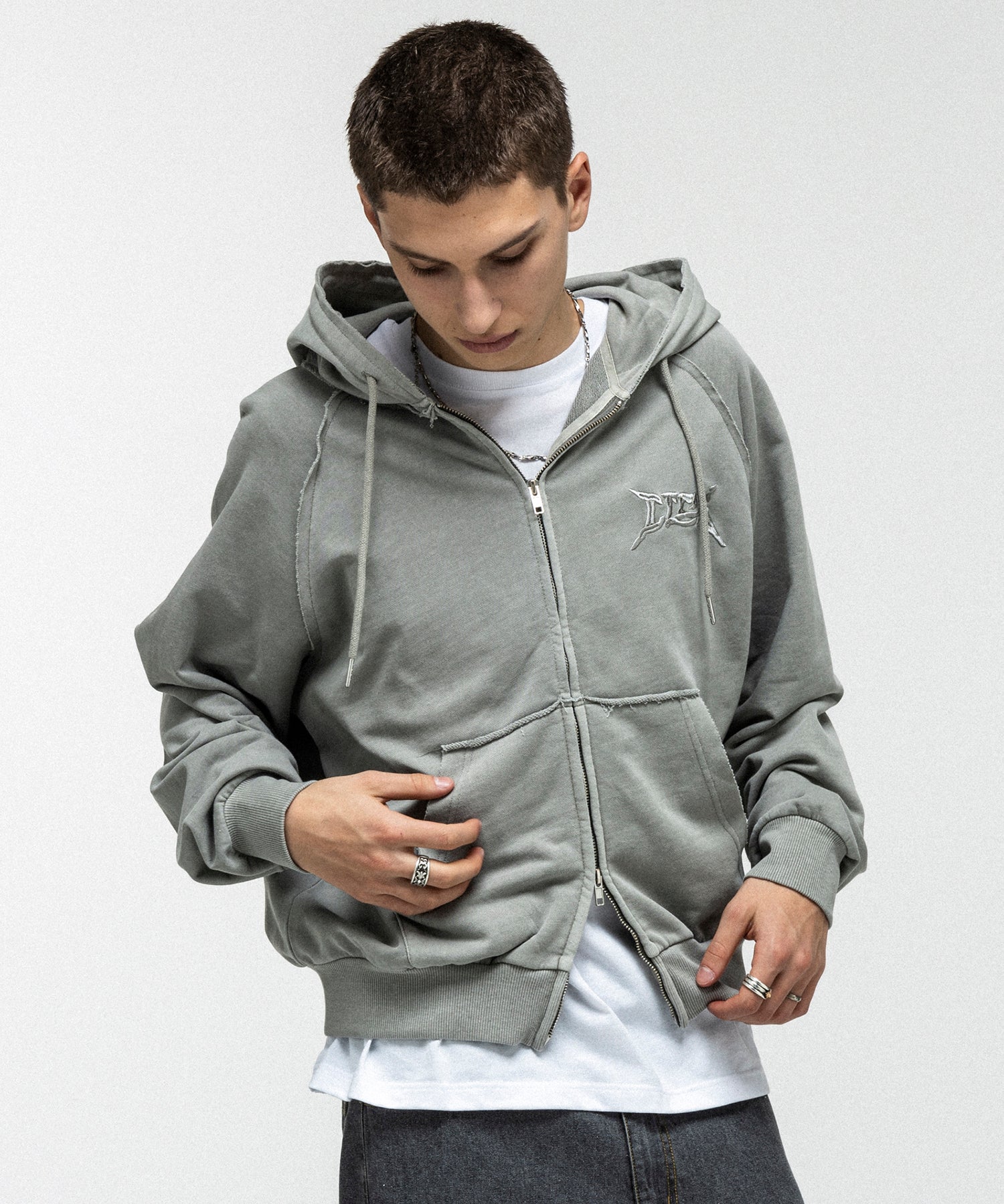 "ILL'S" LOGO Embroidery FULL ZIP HOODIE / "ILL'S" LOGO刺繍フルジップフーディー
