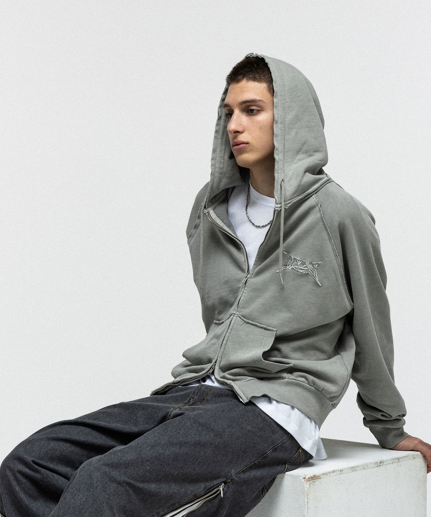 "ILL'S" LOGO Embroidery FULL ZIP HOODIE / "ILL'S" LOGO刺繍フルジップフーディー
