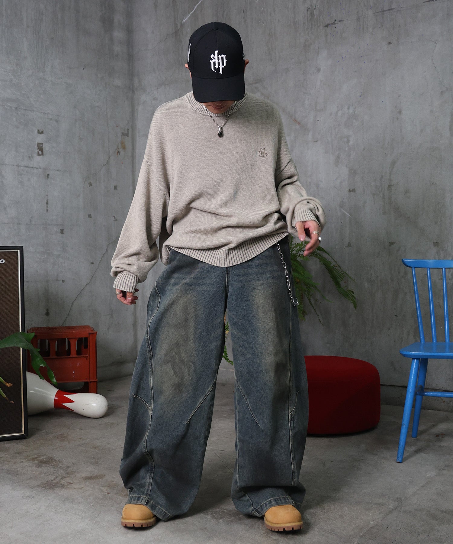 ヴィンテージライク ピグメント加工 ビッグシルエット ワンポイント刺繍 レトロプルオーバーニット