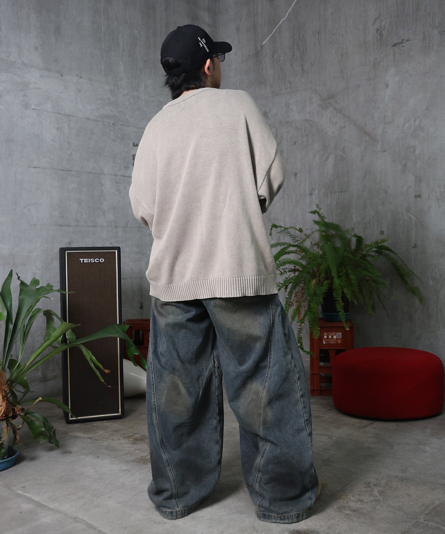 ヴィンテージライク ピグメント加工 ビッグシルエット ワンポイント刺繍 レトロプルオーバーニット