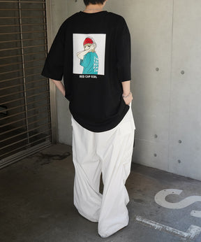 【RED CAP GIRL】 バックイラスト / ワンポイント刺繍 ドレープとろみ ポンチ ビッグシルエットプリントTシャツ 25SS
