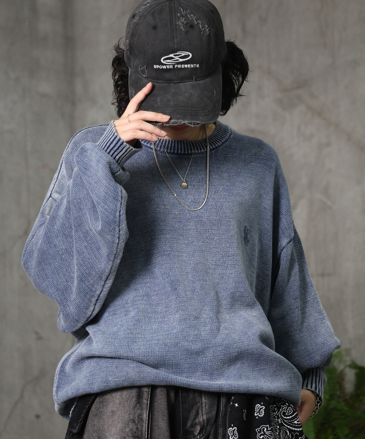 ヴィンテージライク ピグメント加工 ビッグシルエット ワンポイント刺繍 レトロプルオーバーニット