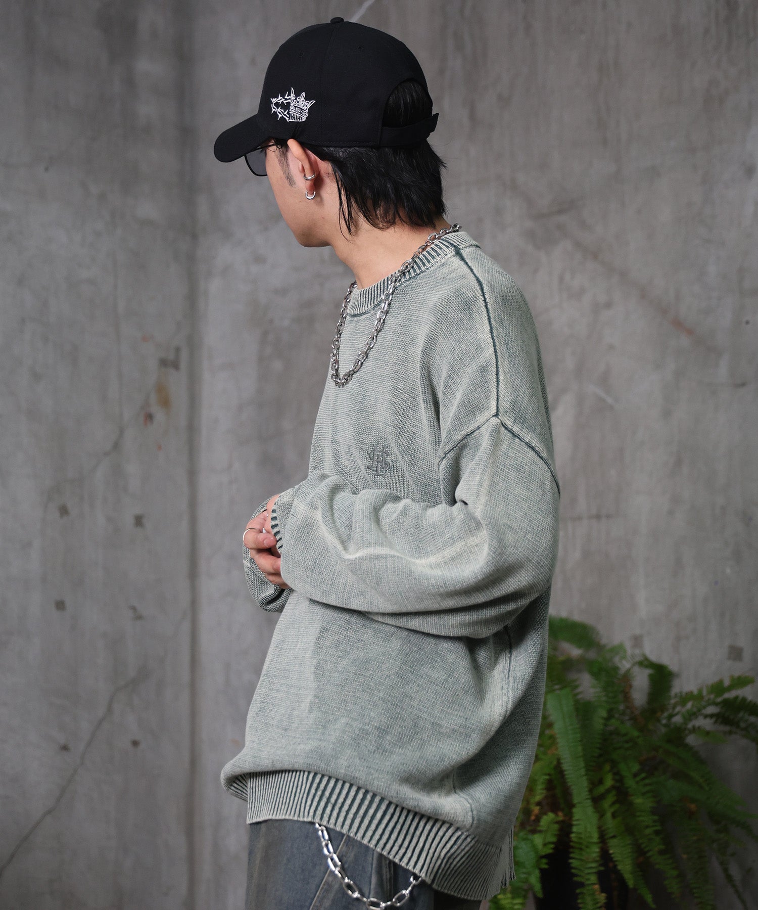 ヴィンテージライク ピグメント加工 ビッグシルエット ワンポイント刺繍 レトロプルオーバーニット