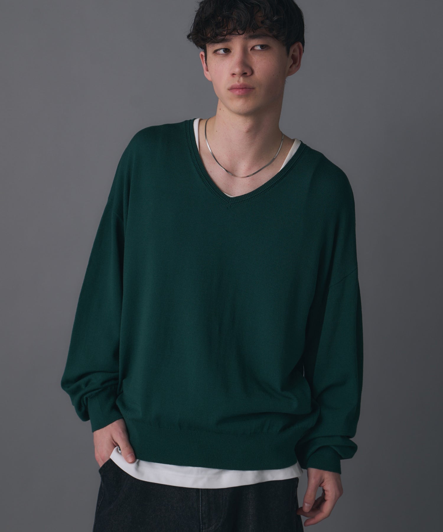 CONFIRM | V-neck High Gauge Knit / Vネックハイゲージニット