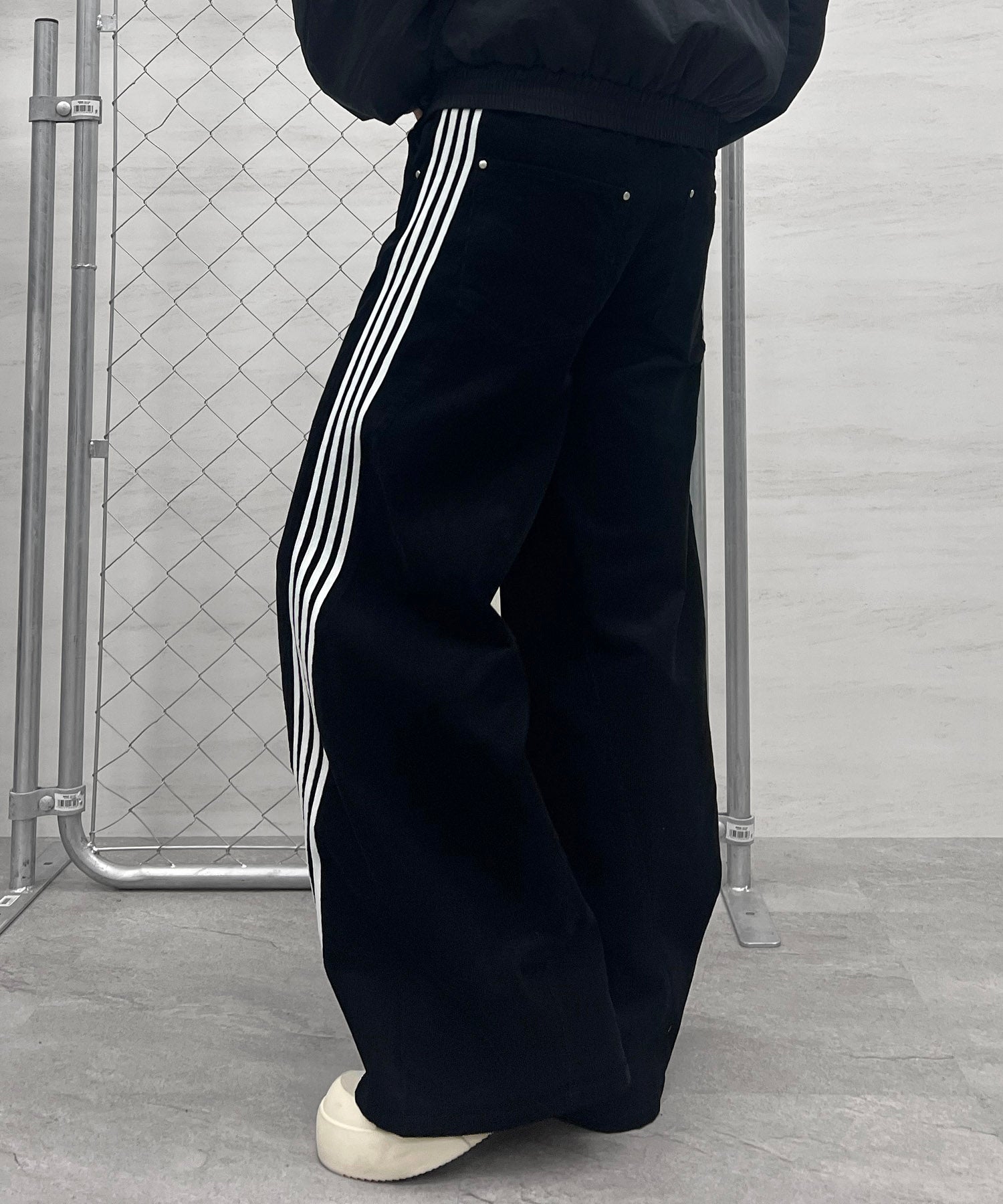 コーデュロイ ラインカーブ パンツ