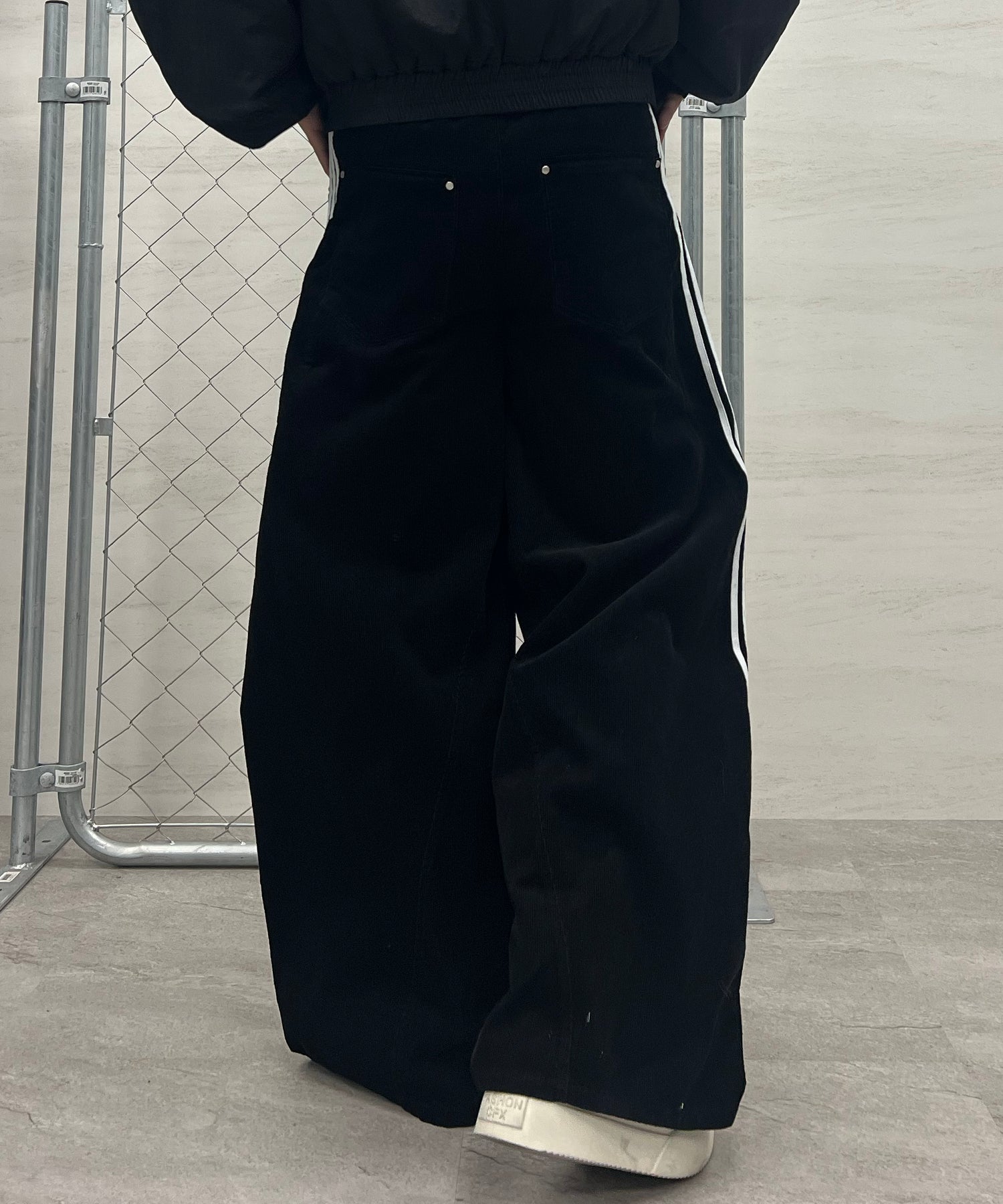 コーデュロイ ラインカーブ パンツ