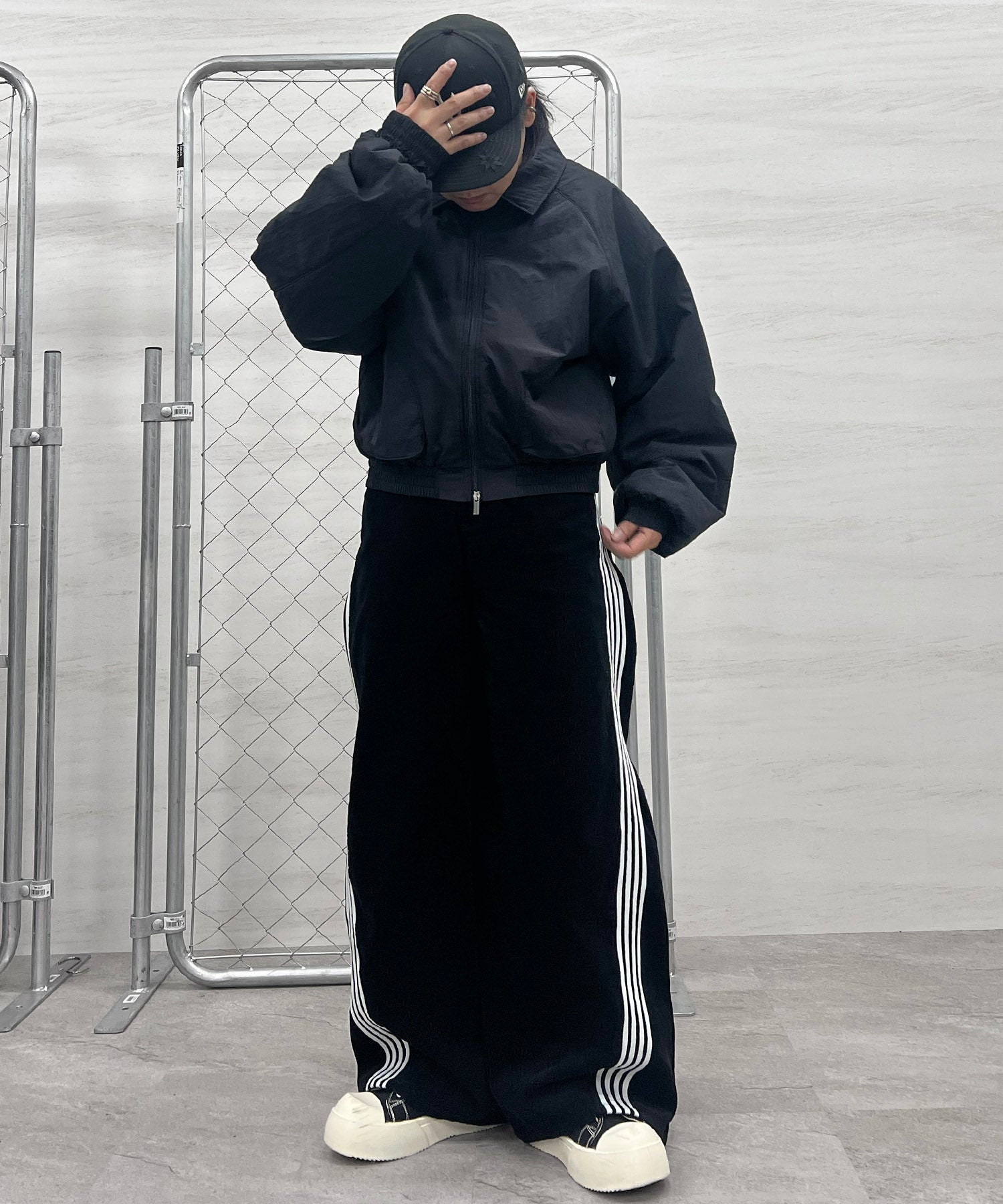 コーデュロイ ラインカーブ パンツ