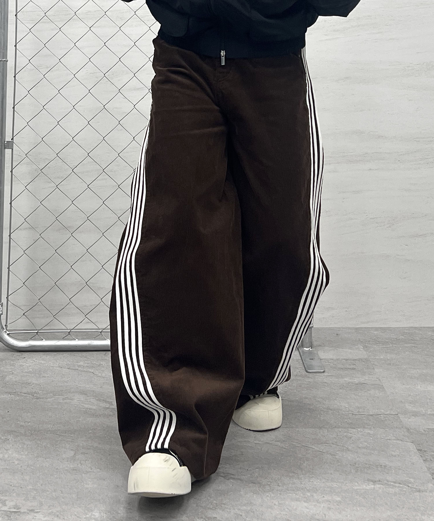 コーデュロイ ラインカーブ パンツ