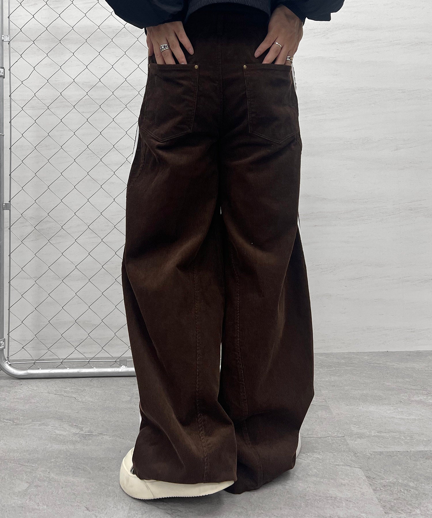 コーデュロイ ラインカーブ パンツ