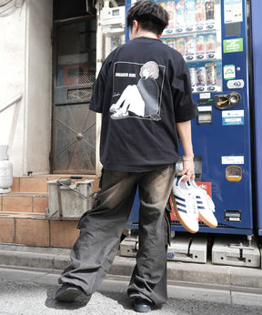 【5月下旬お届け予約商品】25SS【SNKR GIRL × #鹿 (Shika) コラボ】スニーカーガール ビッグシルエット バックイラスト プリントTシャツ
