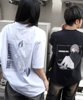 【5月下旬お届け予約商品】25SS【SNKR GIRL × #鹿 (Shika) コラボ】スニーカーガール ビッグシルエット バックイラスト プリントTシャツ
