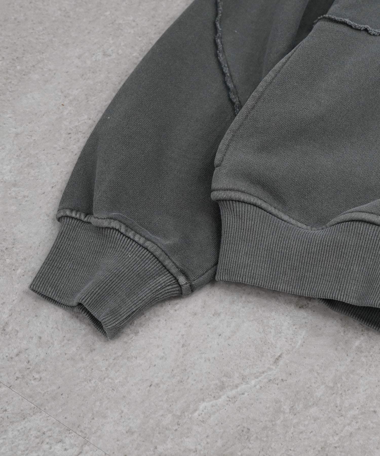 裏毛 カットオフ切り替え ZIPパーカー