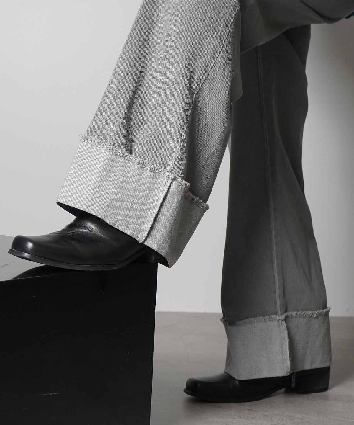 ロールアップ デニムスラックス