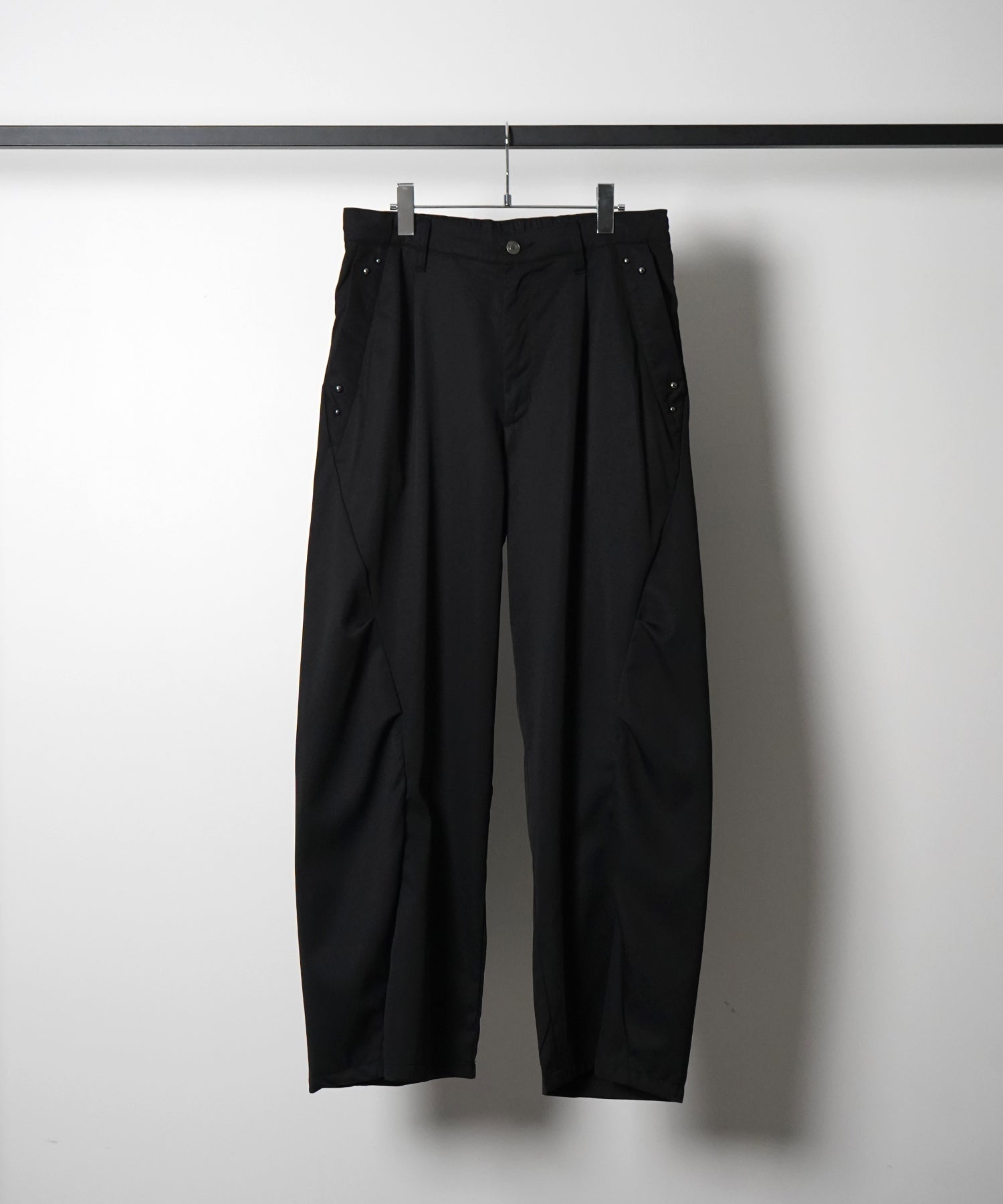 スラックス スタッズ カーブパンツ