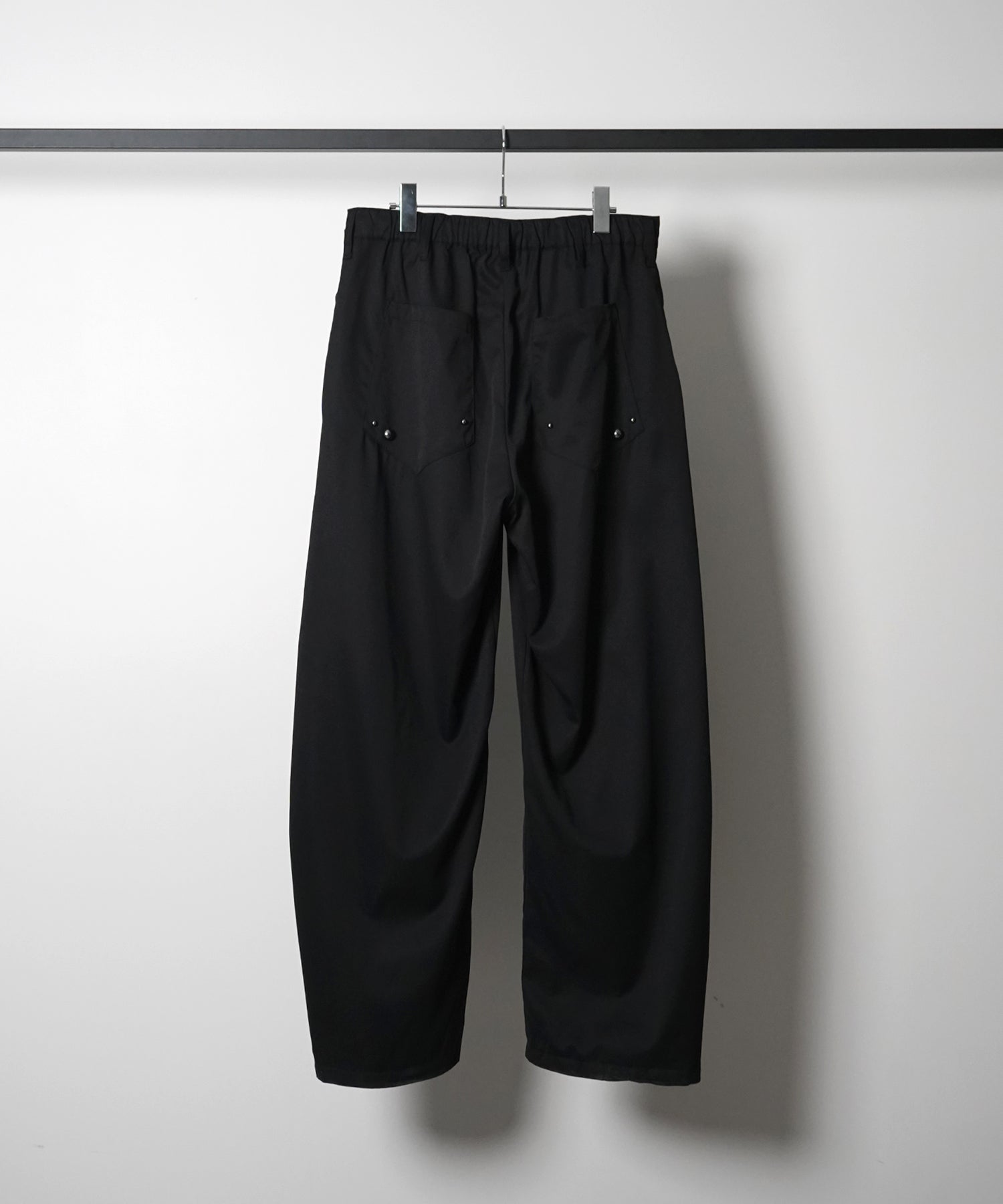 スラックス スタッズ カーブパンツ