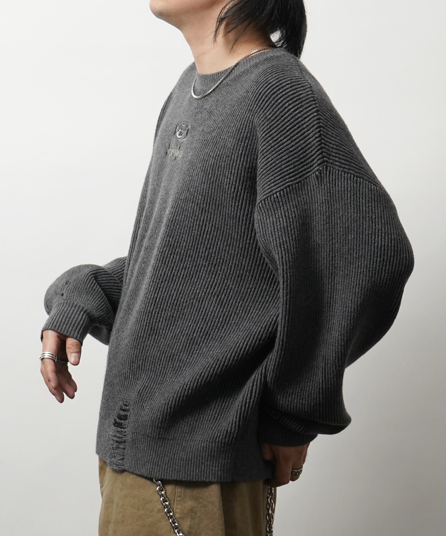 ダメージ加工 フロント Y2K ロゴ刺繍 クルーニット