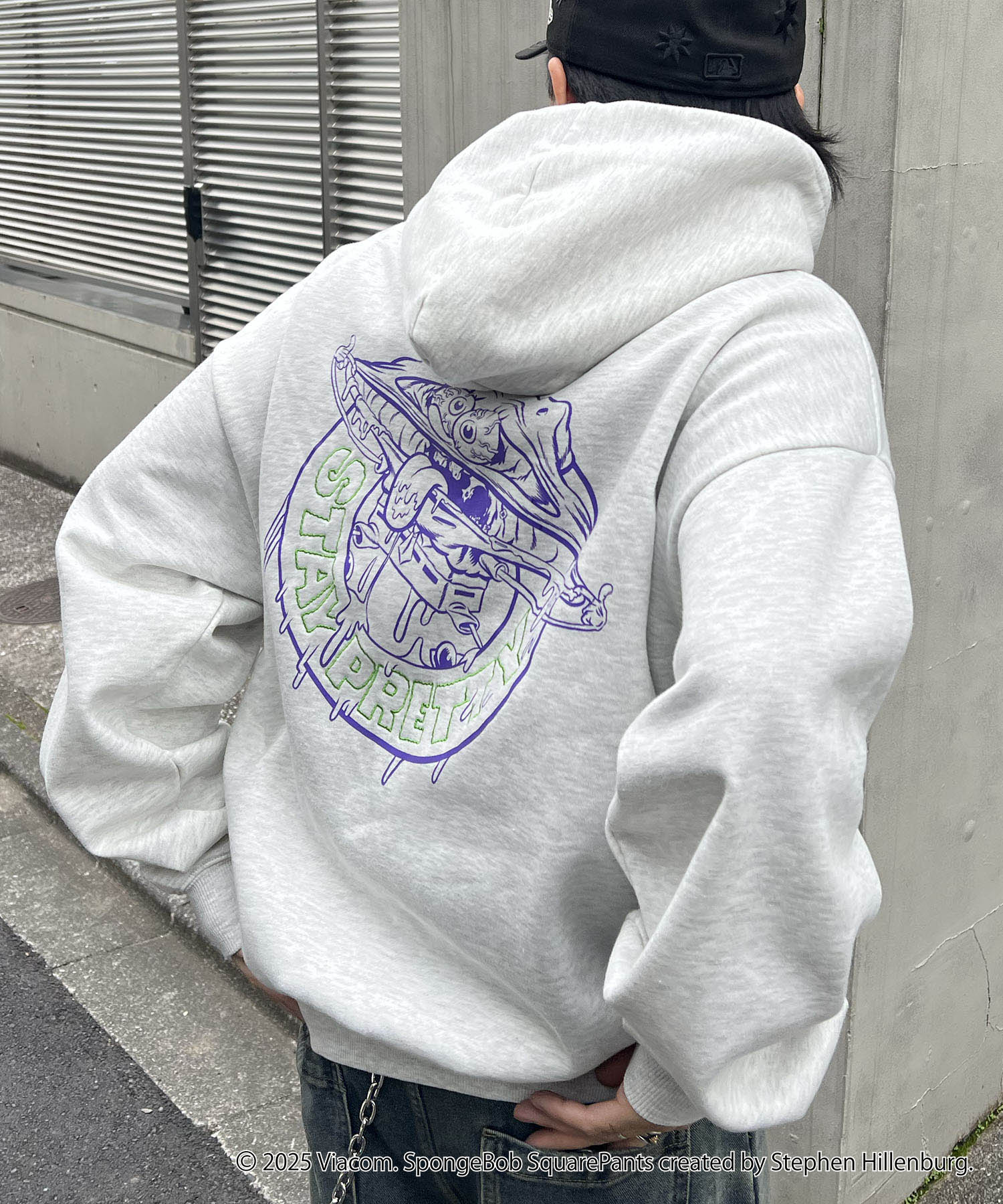 【SPONGE BOB / スポンジボブ】バックプリント 刺繍 プルパーカー