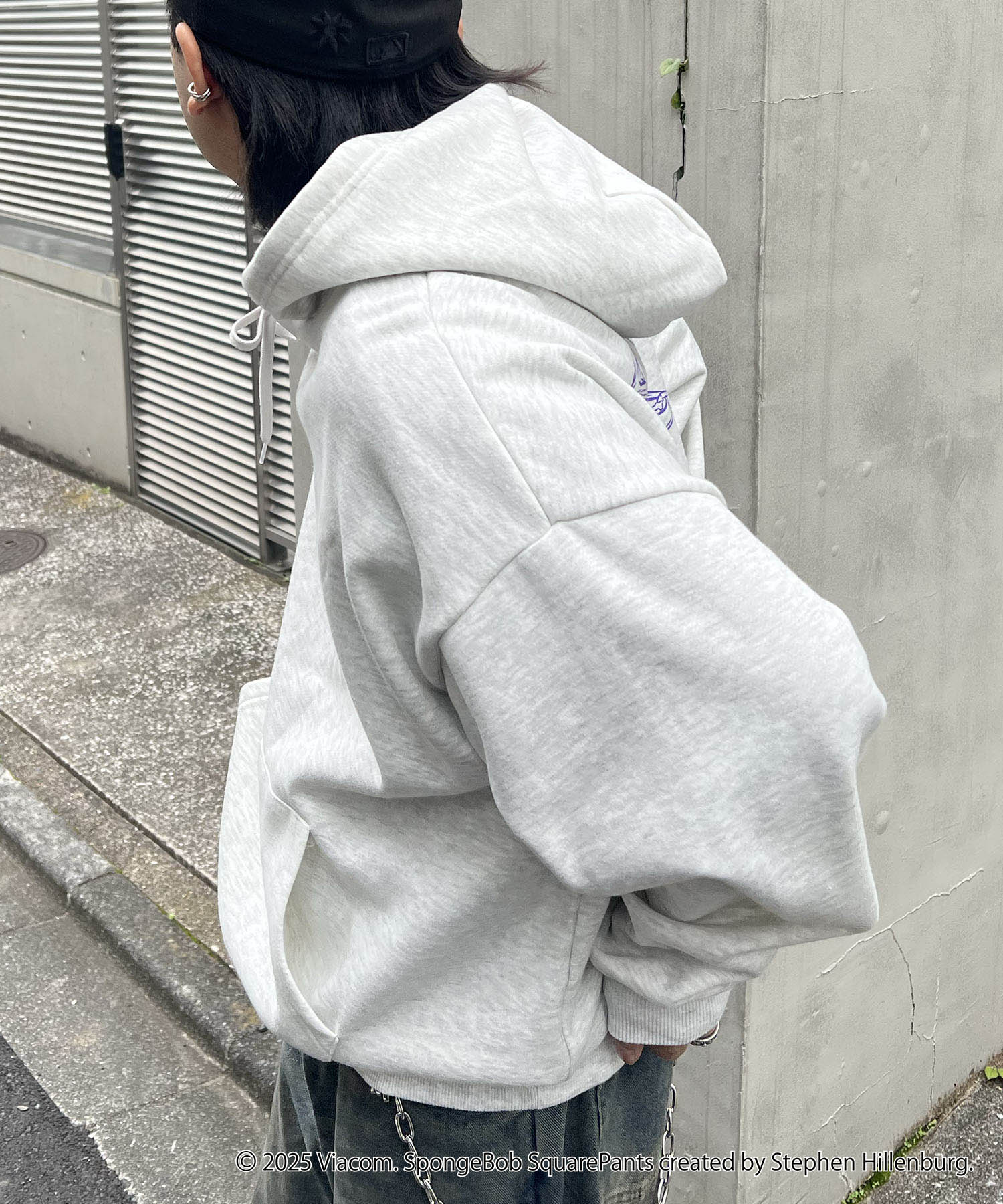 【SPONGE BOB / スポンジボブ】バックプリント 刺繍 プルパーカー