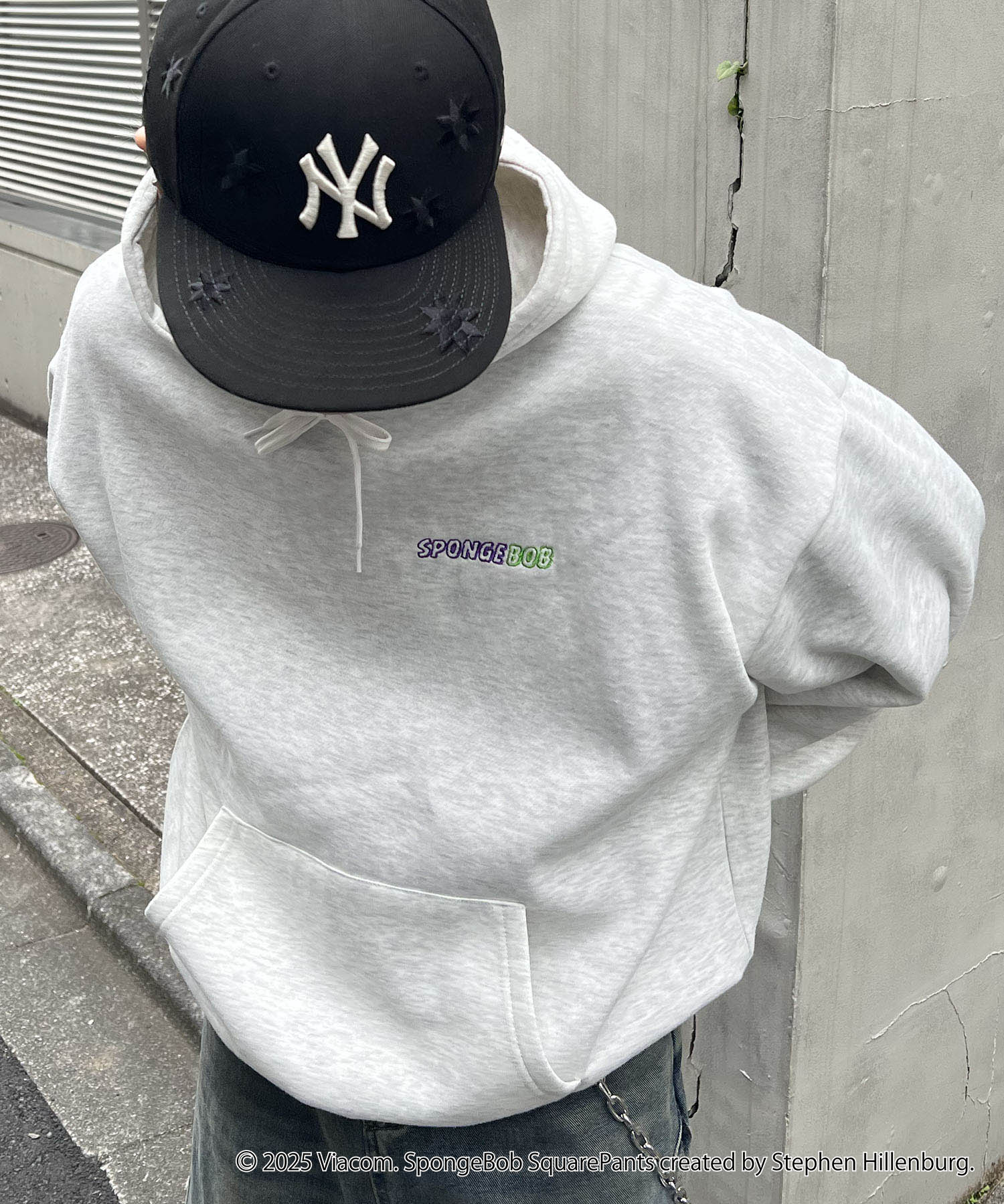 【SPONGE BOB / スポンジボブ】バックプリント 刺繍 プルパーカー