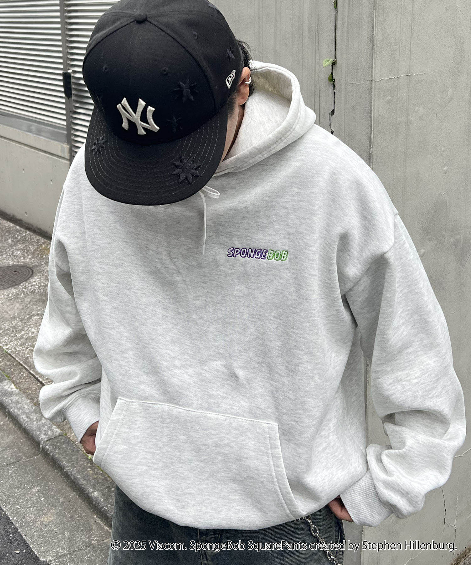 【SPONGE BOB / スポンジボブ】バックプリント 刺繍 プルパーカー